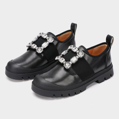 Elegante scarpe da piattaforma femminile di colore rosso con suola esterna di gomma