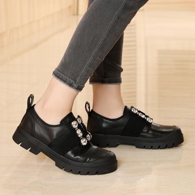 Calzature da donna a punta rotonda Flat Loafer Slip On Type Per tutte le stagioni OEM